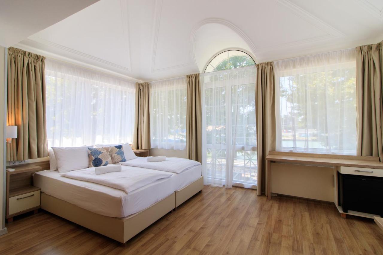 Villa Marina Inn Siófok Buitenkant foto