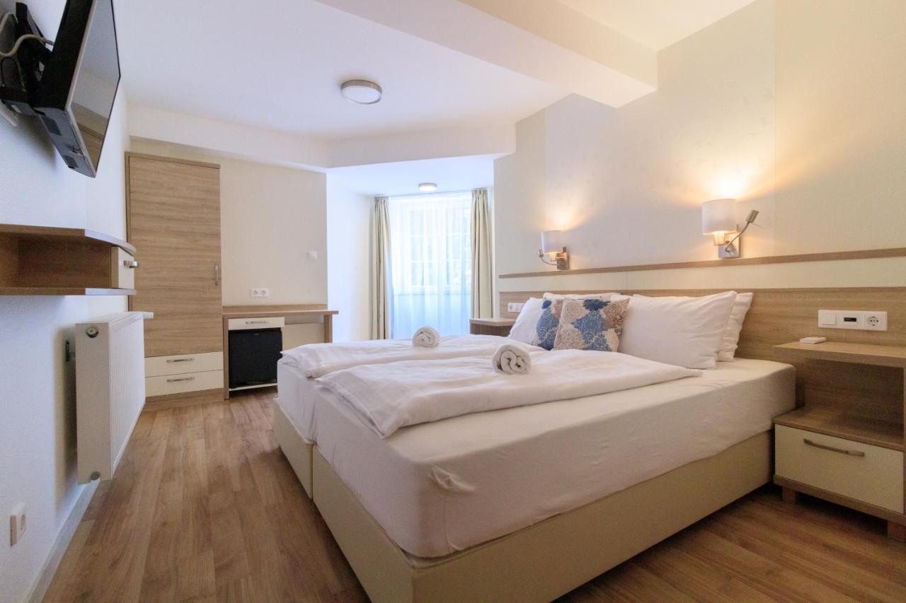 Villa Marina Inn Siófok Buitenkant foto